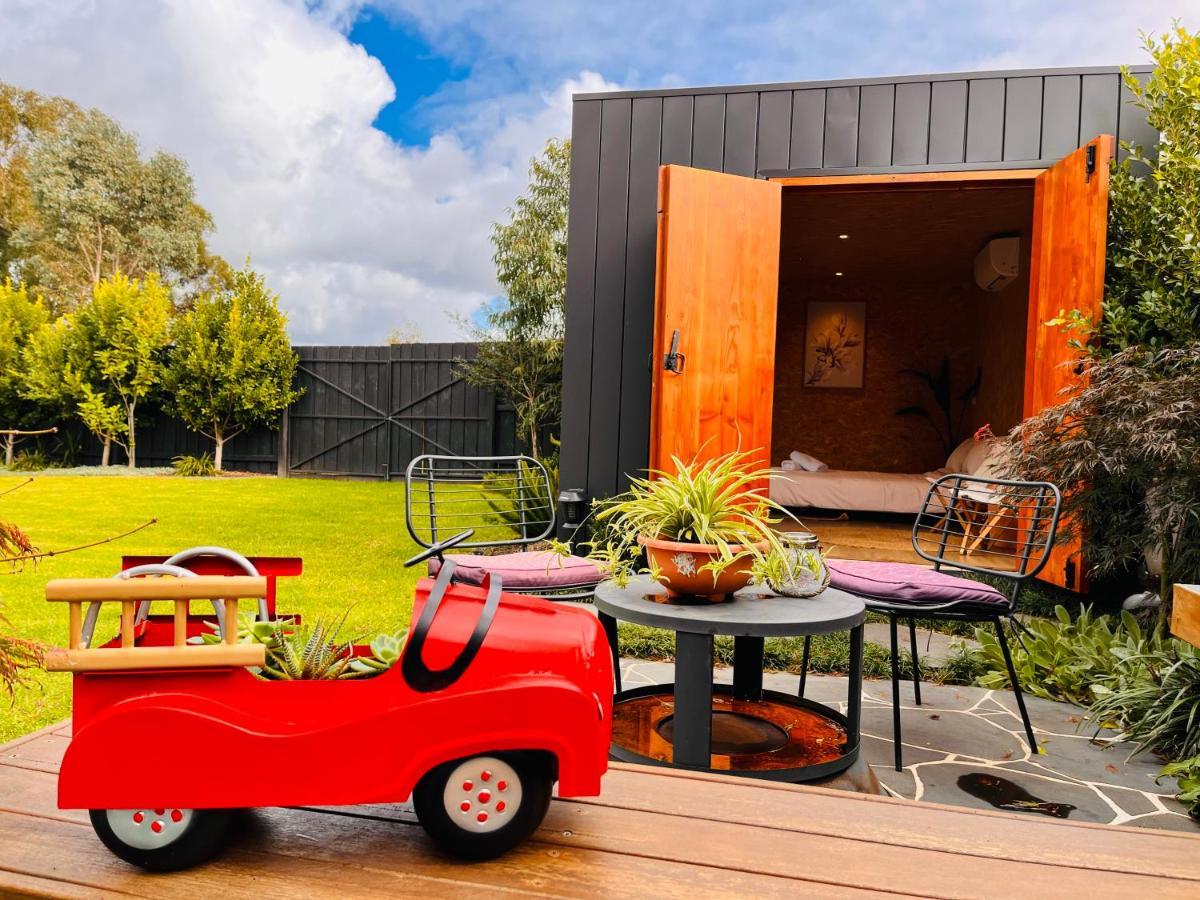 Holiday Tiny House Near Park Villa Vermont South Exterior photo